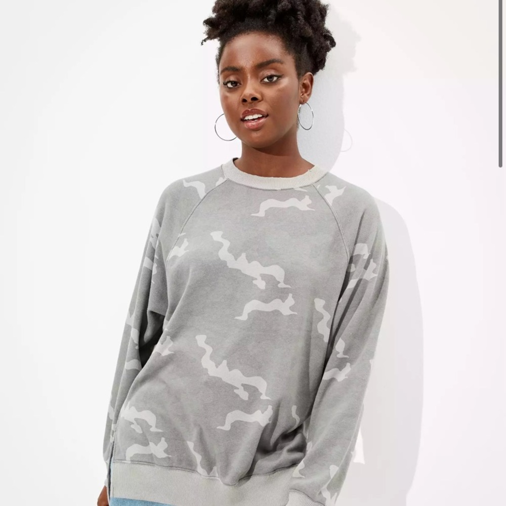 Oversized camo sweatshirt